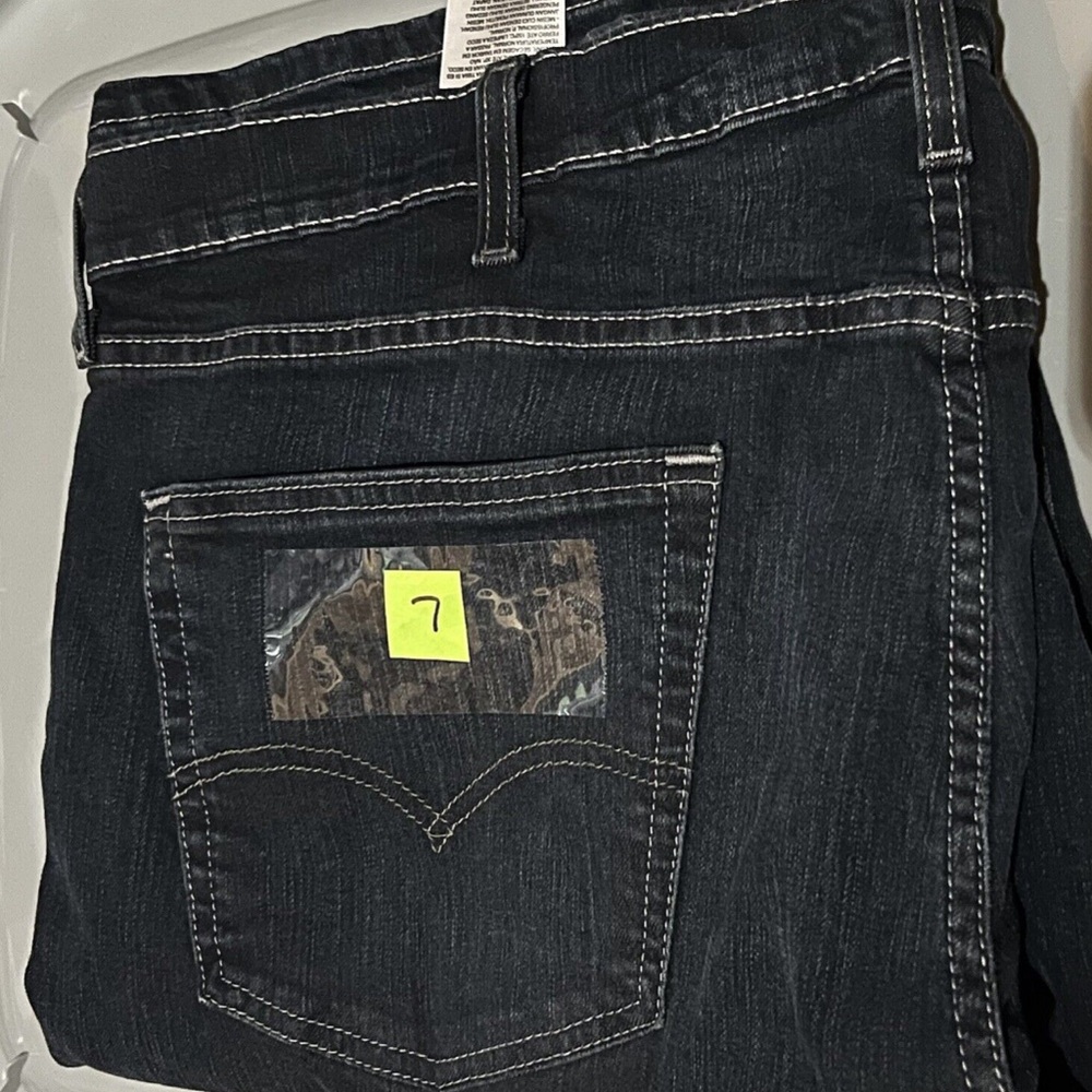 *Look New* Mens Size 42x32 - Relaxed Straight Leg Levi's 559 Jeans 7 - Picture 7 of 9